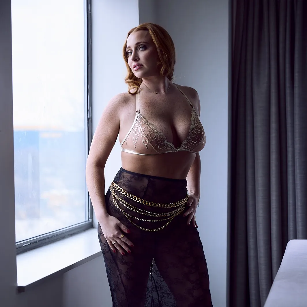 Sloan Hunter - Independent Escort Red in Detroit