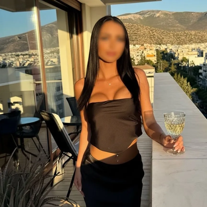 Avery Monroe - Independent Escort Brunette in Calgary
