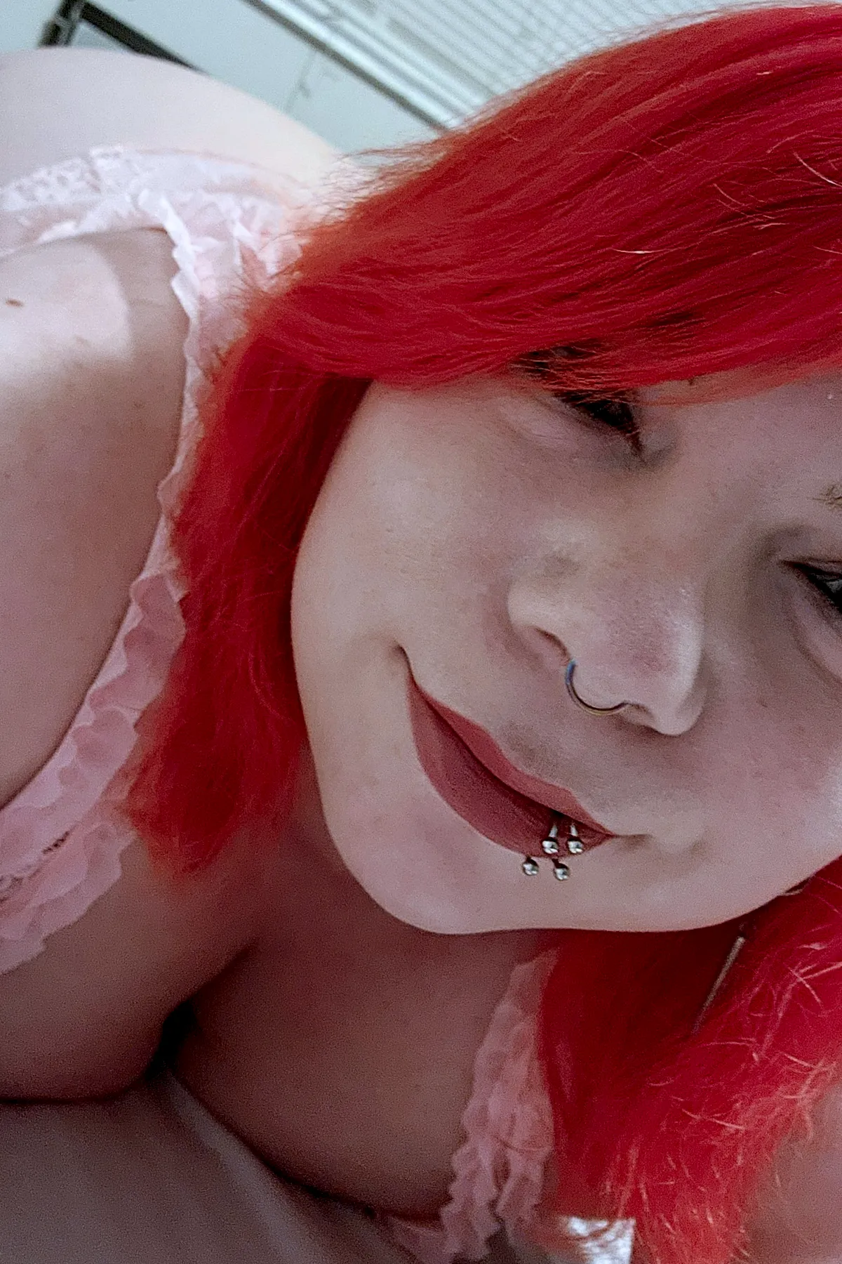 Erika - Independent Escort Red